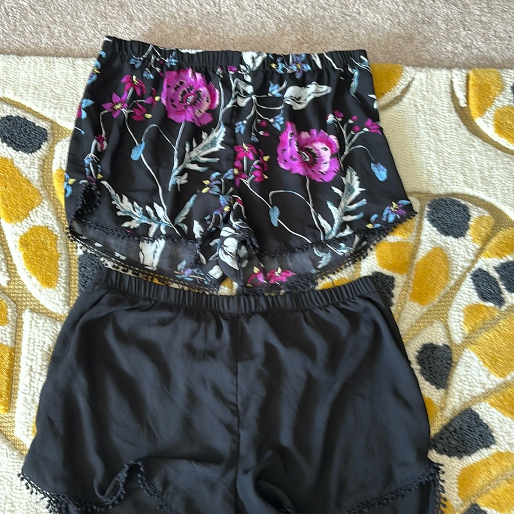 Express pull on shorts bundle size medium in floral and black